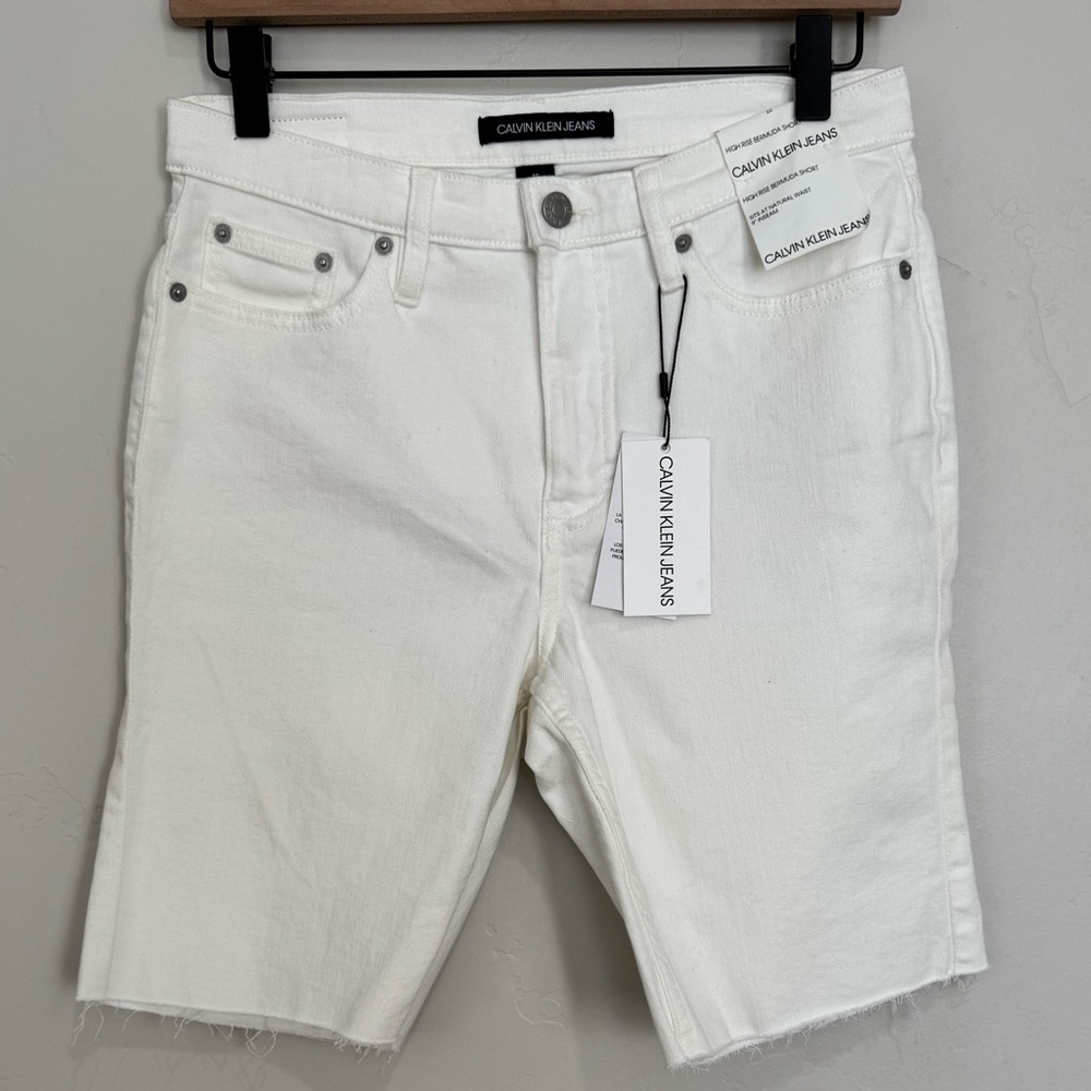 Calvin Klein Jeans Women’s White Bermuda Shorts Size 27 High Rise Raw Hem